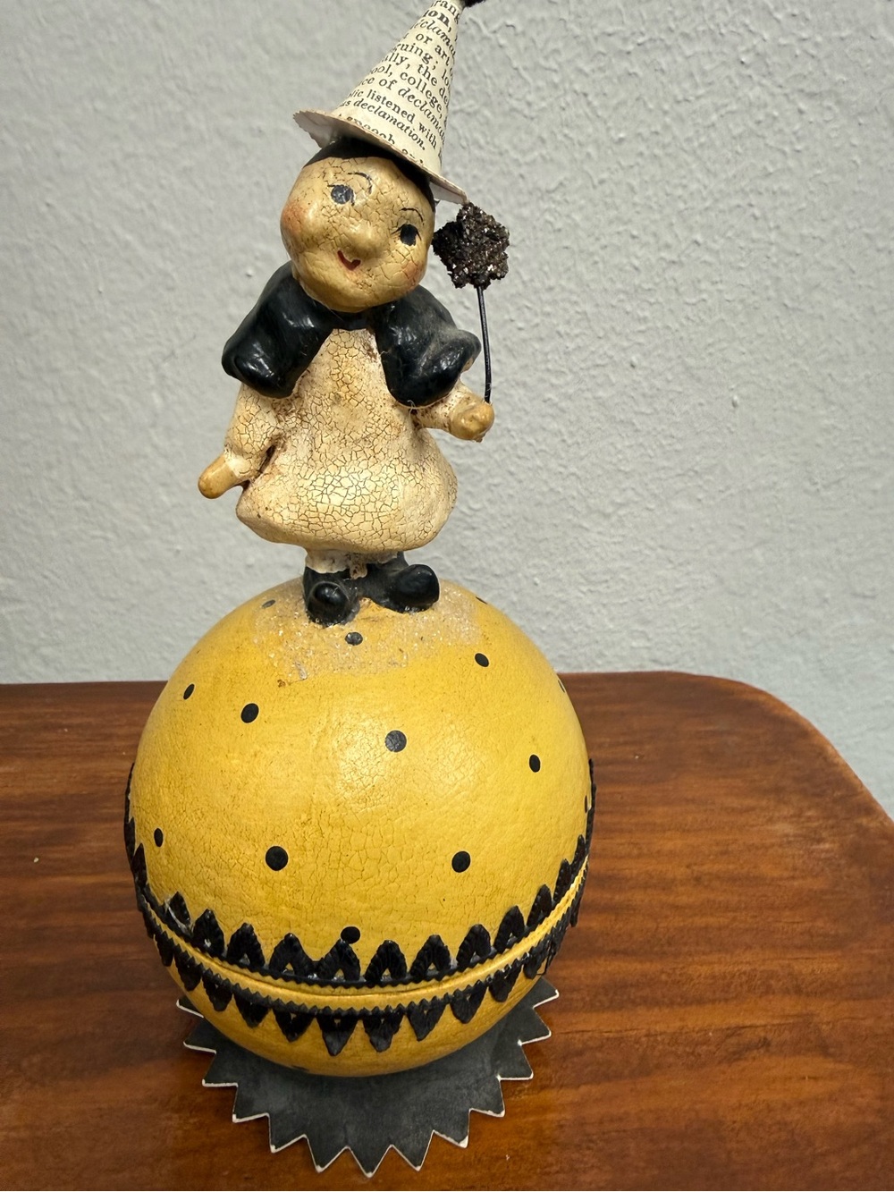 VTG 2003 Nicol Sayre Halloween Witch on a Ball Paper Mache Candy Container